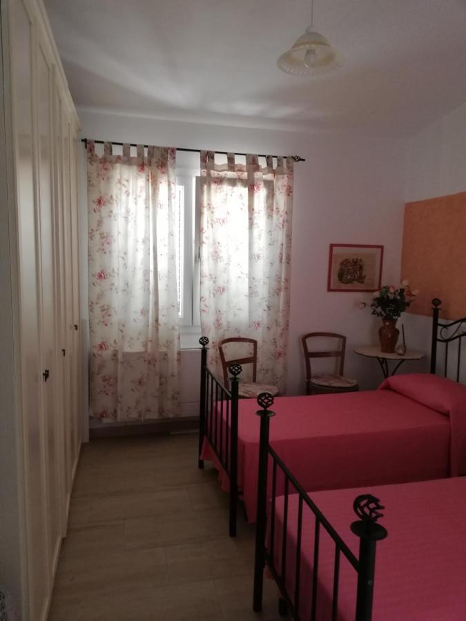 Hotel Insula -- Telti Extérieur photo