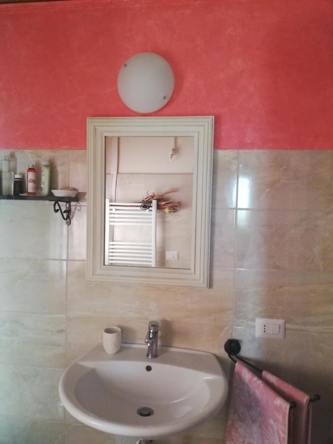 Hotel Insula -- Telti Extérieur photo