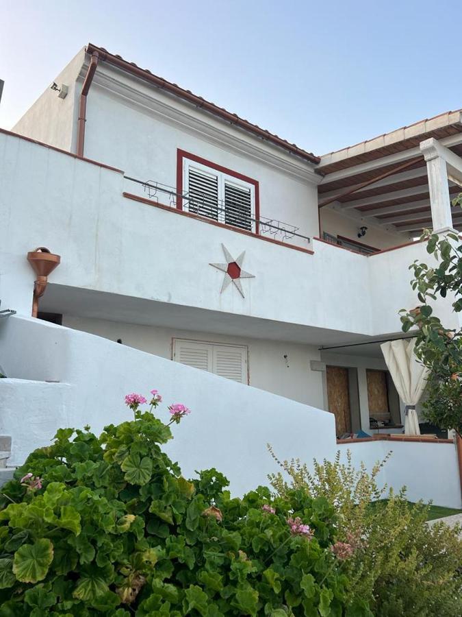 Hotel Insula -- Telti Extérieur photo